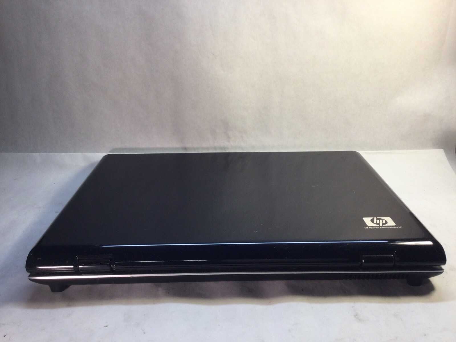 HP Pavilion dv9500 17″ Laptop AMD Turion 64 X2- DIM BACKLIGHT- MZ