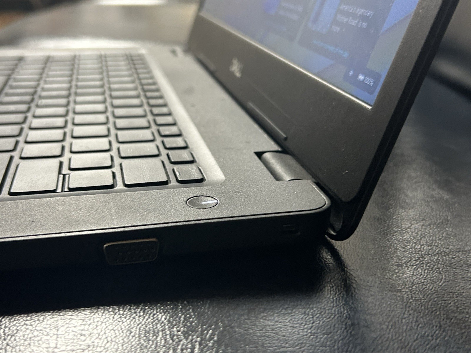 Dell Latitude 3490 14 in i5-8250U 8GB RAM 466GB HDD Win 11 Pro Black