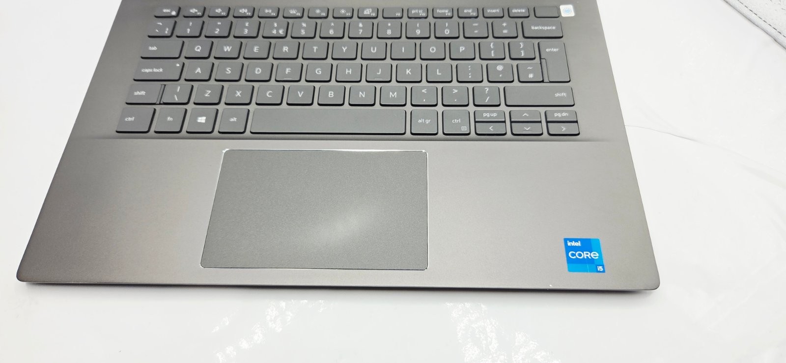 D​ell Vostro 5402 Laptop Core i5-1135G7 8GB 256GB SSD Windows 11 Pro