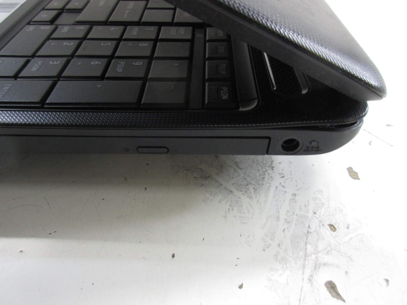 Toshibia Satellite C655D-S5200 AMD C-50 1.00GHz 3GB NO HDD No Batt