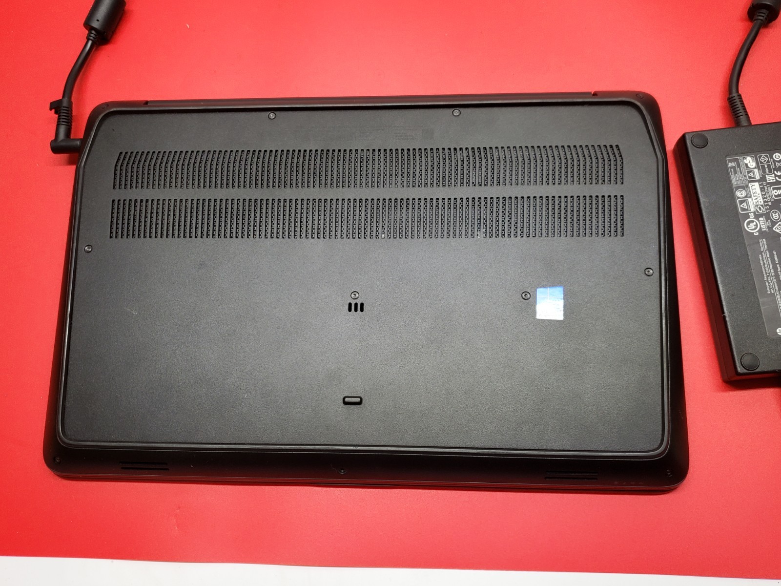 HP ZBook 17 G3 Xeon E3-1535M v5 16GB 512GB SSD + 1TB HDD Win 11 Pro Workstation