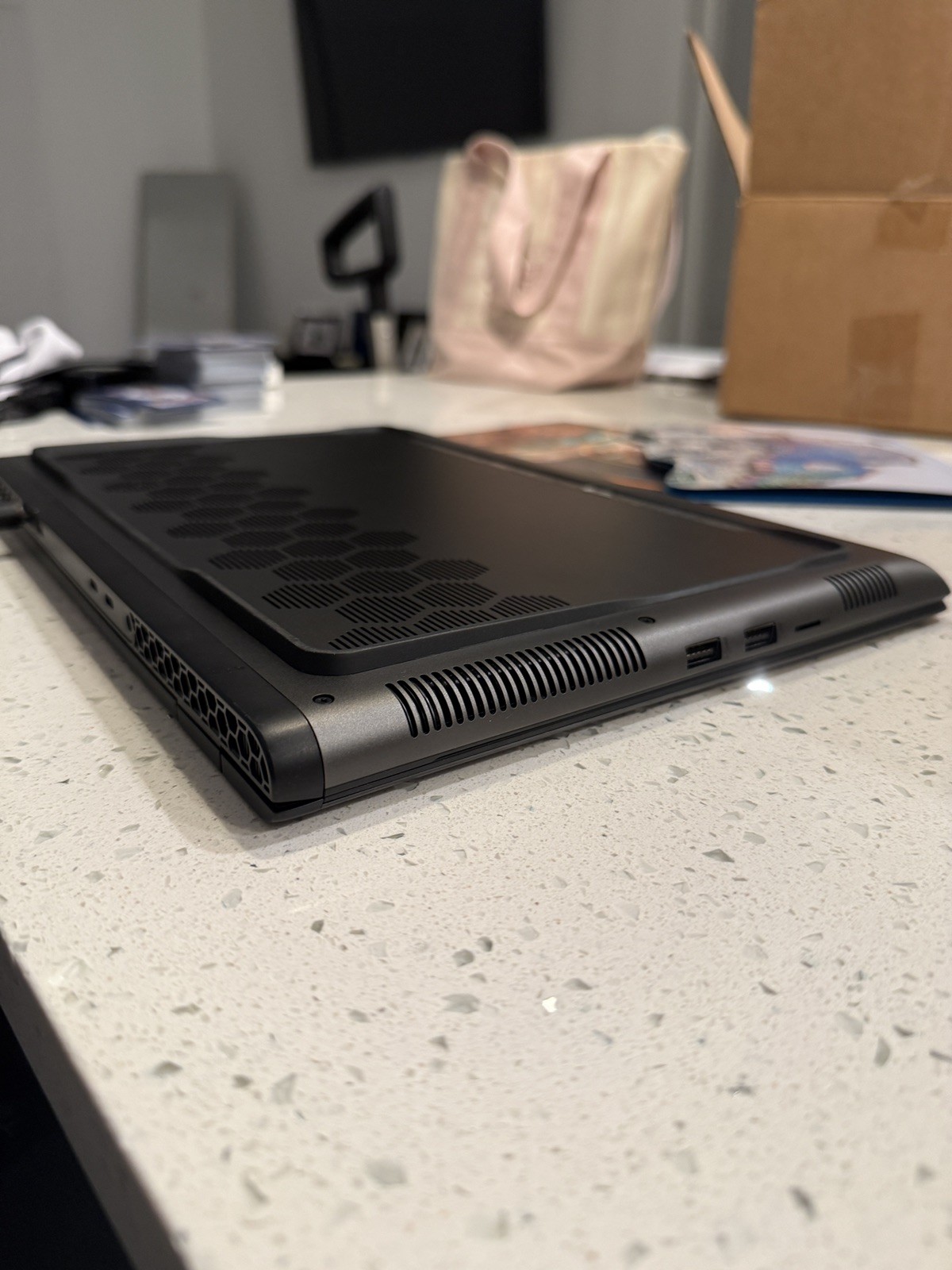 Dell Alienware M16 R2 QHD+ 240Hz 3.8 GHz Ultra 7 155H 16GB 1TB SSD RTX 4070 Good