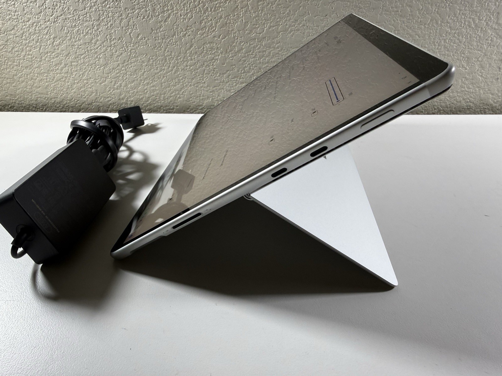 Microsoft Surface Pro 8 (1982) i5-1145G7 – 16GB RAM – 256GB 120Hz – Win 11 Pro