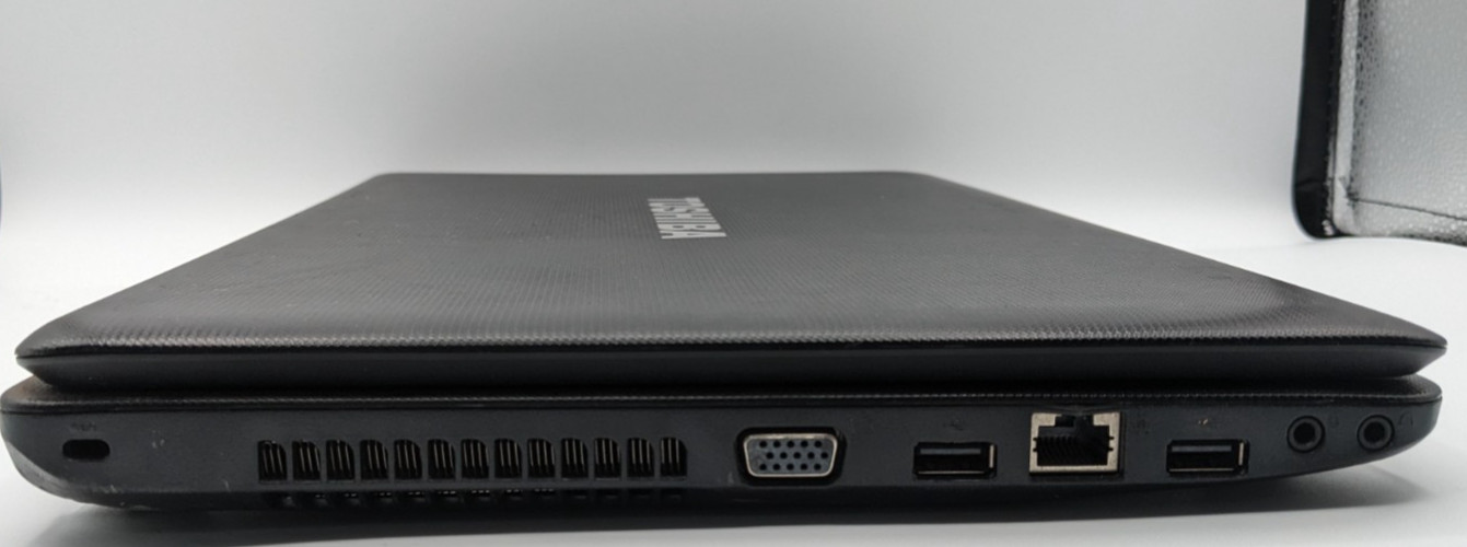 Toshiba Satellite C655D-S5200 AMD C-50 1GHz 2 GB NO HDD/Batt