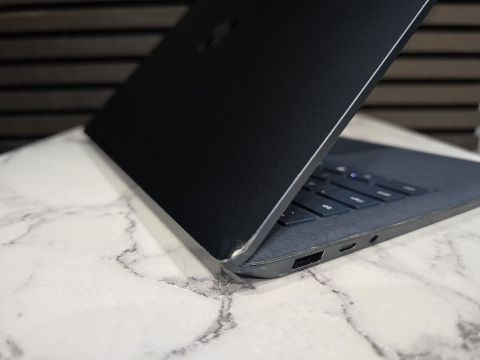 Microsoft Surface Laptop 3 13.5″ 1867 i5-1035G7 8GB RAM 256GB SSD Win10