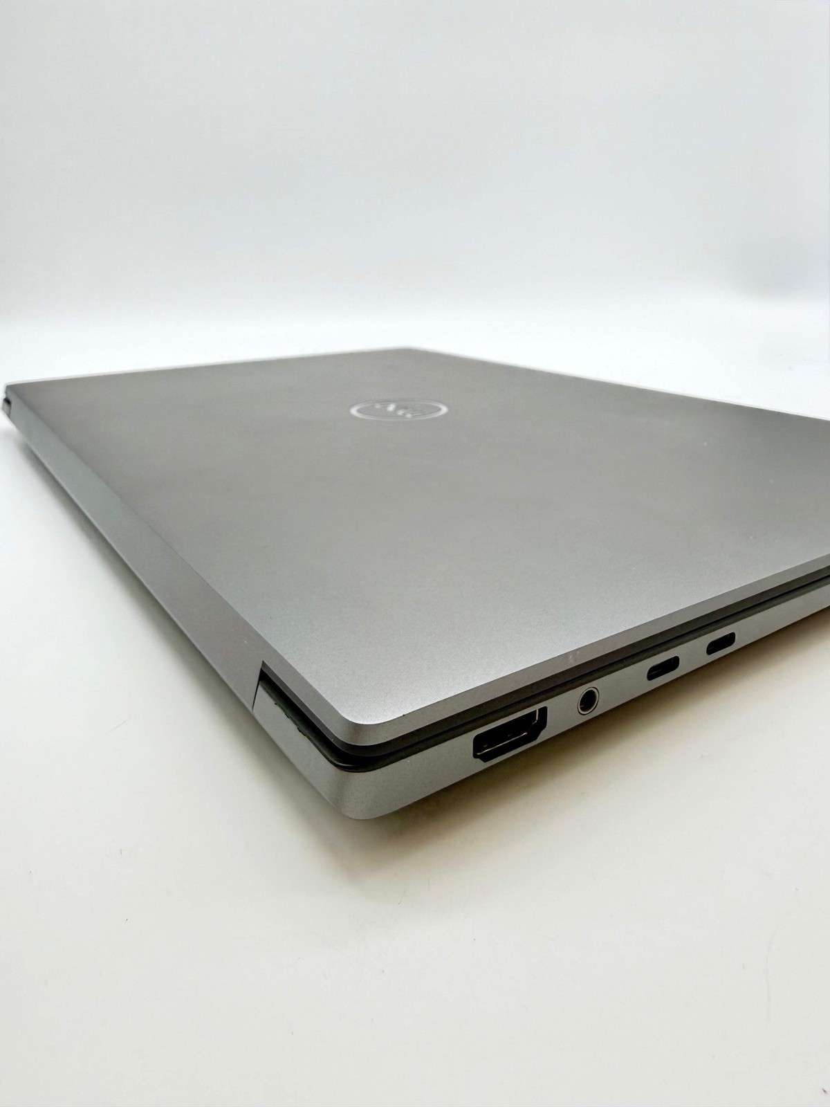 Dell Precision 5690 16″ Core Ultra 7 165H vPro 32GB RAM 1TB RTX 2000 Ada Gray