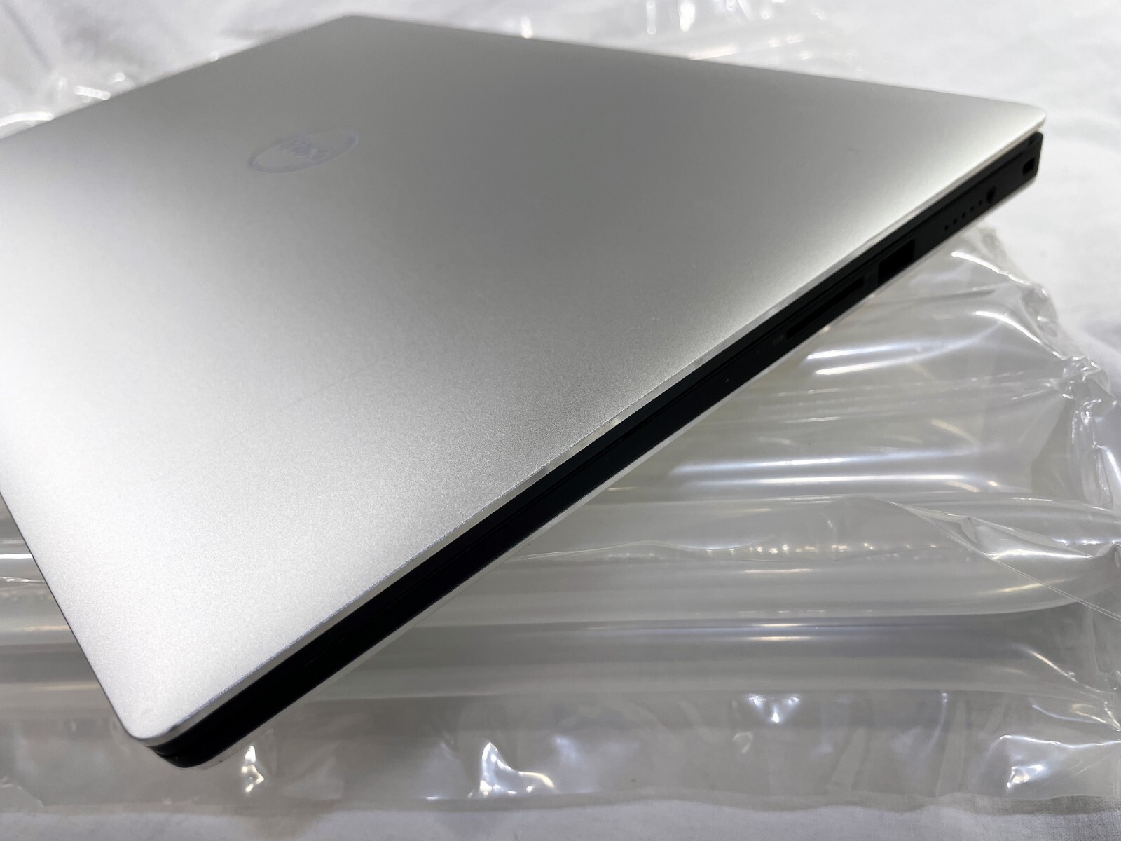 Dell XPS 15 7590 | i9-9980HK | 4K UHD OLED | 64GB | 1TB