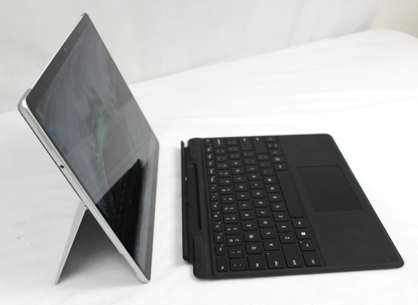 Microsoft Surface Pro 8 i7‑1185G7 16GB 1TB SSD 2‑in‑1 Tablet Iris Xe Graphics