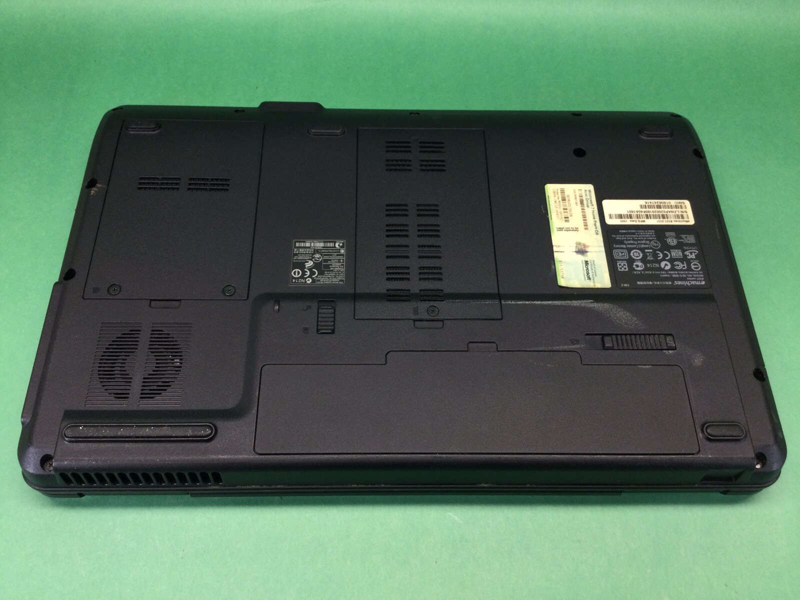 eMachines E527 Series E527-2537 – 15.5” Laptop – UNTESTED