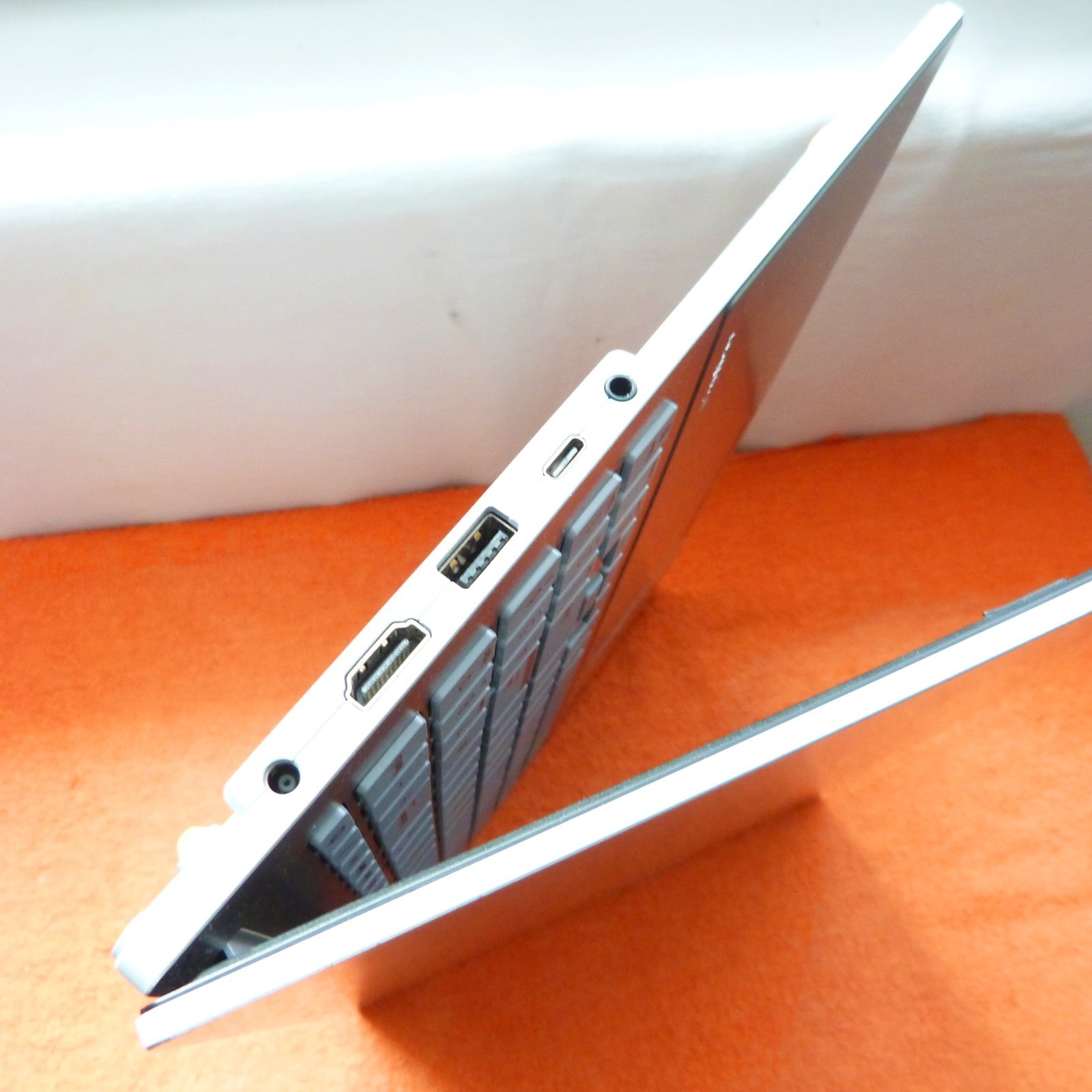 Asus E1504 Vivobook Go 15 inch FULLHD NANO ULTRABOOK l SSD Windows 11 l ErgoLift