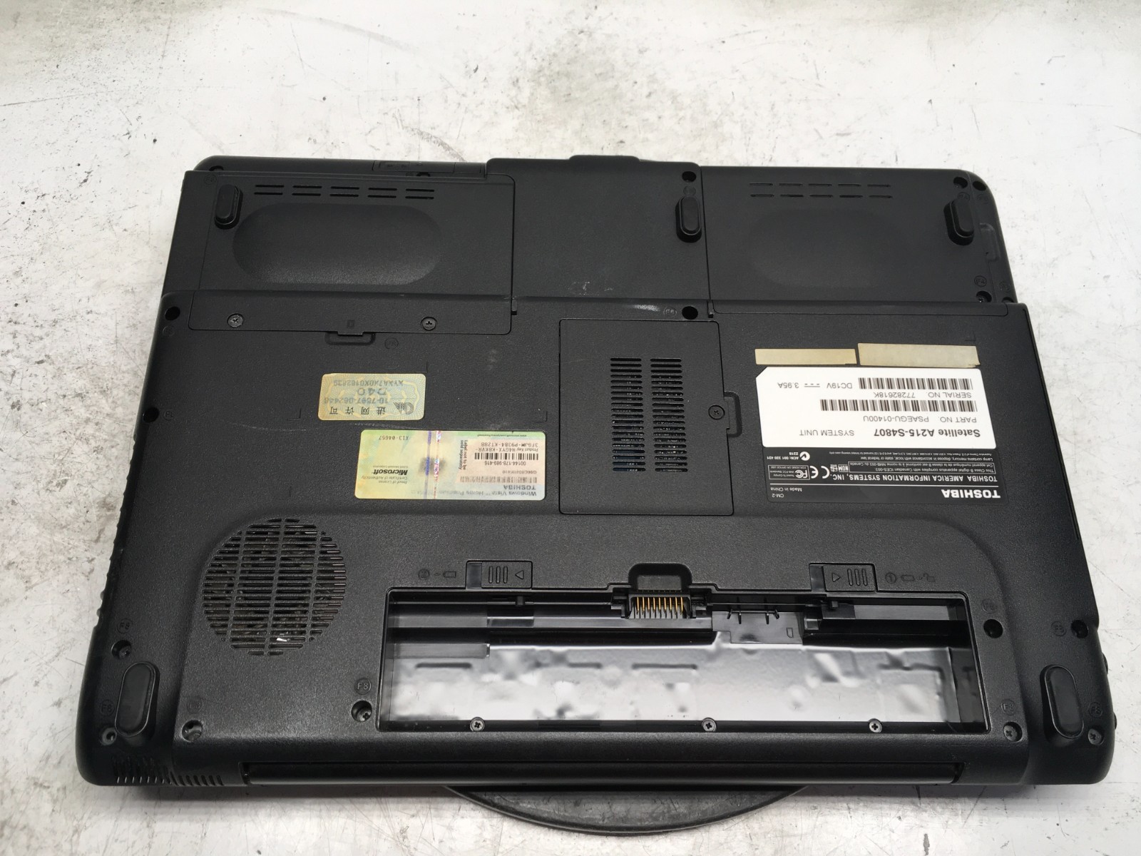 Toshiba Satellite A215-S4807 AMD Turion 64 X2 TL-56 1.8GHz 2 GB NO HDD