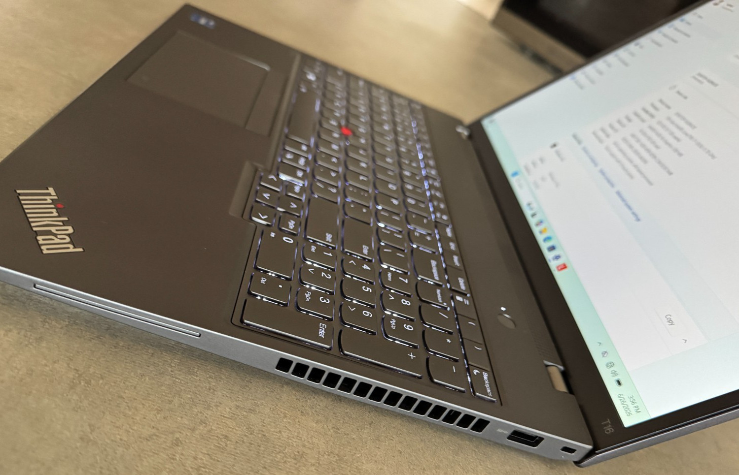 Lenovo ThinkPad T16 Gen 2 i7-1355U 32GB RAM 1TB NVME SSD Win 11 Pro Mint