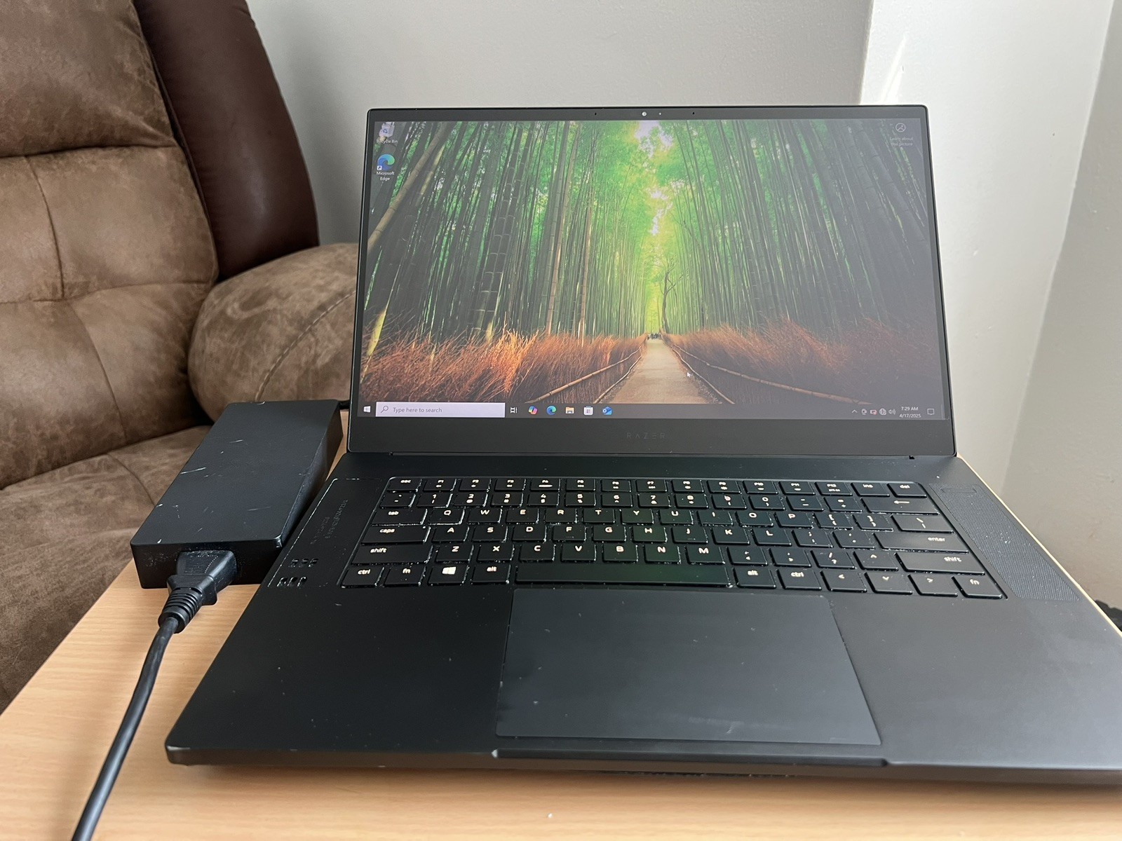 Razer Blade Advanced i7-8750H RTX (2070 Max Q, 1TB SSD, 32 GB Ram)