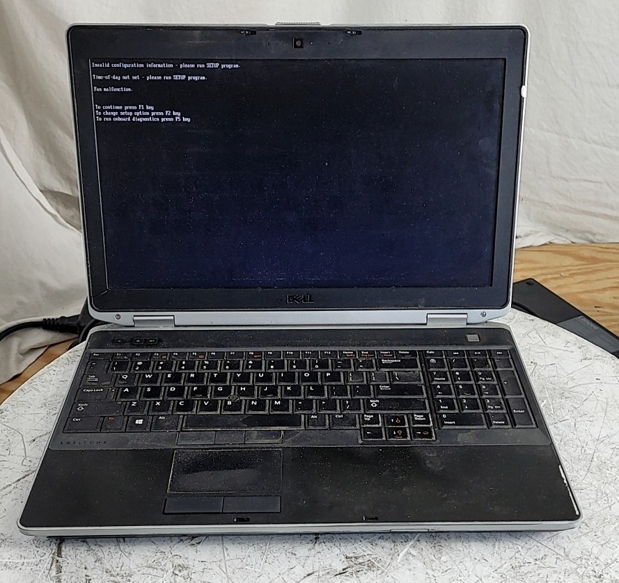 DELL LATITUDE E6530 Laptop Core I5-3230M 4GB SEE NOTES