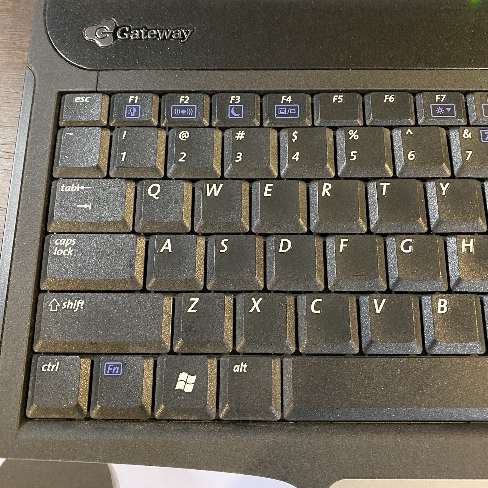 Gateway Laptop4530GZ Pentium M @1.6MHz 480MB RAM – Windows XP Installed