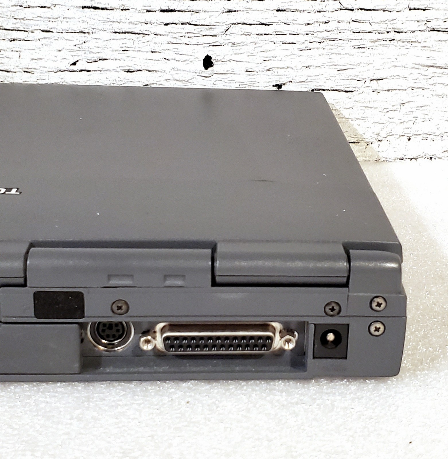Vintage Toshiba Tecra 8000 Laptop – Pentium II Win98, w/Manual, Boots & Working