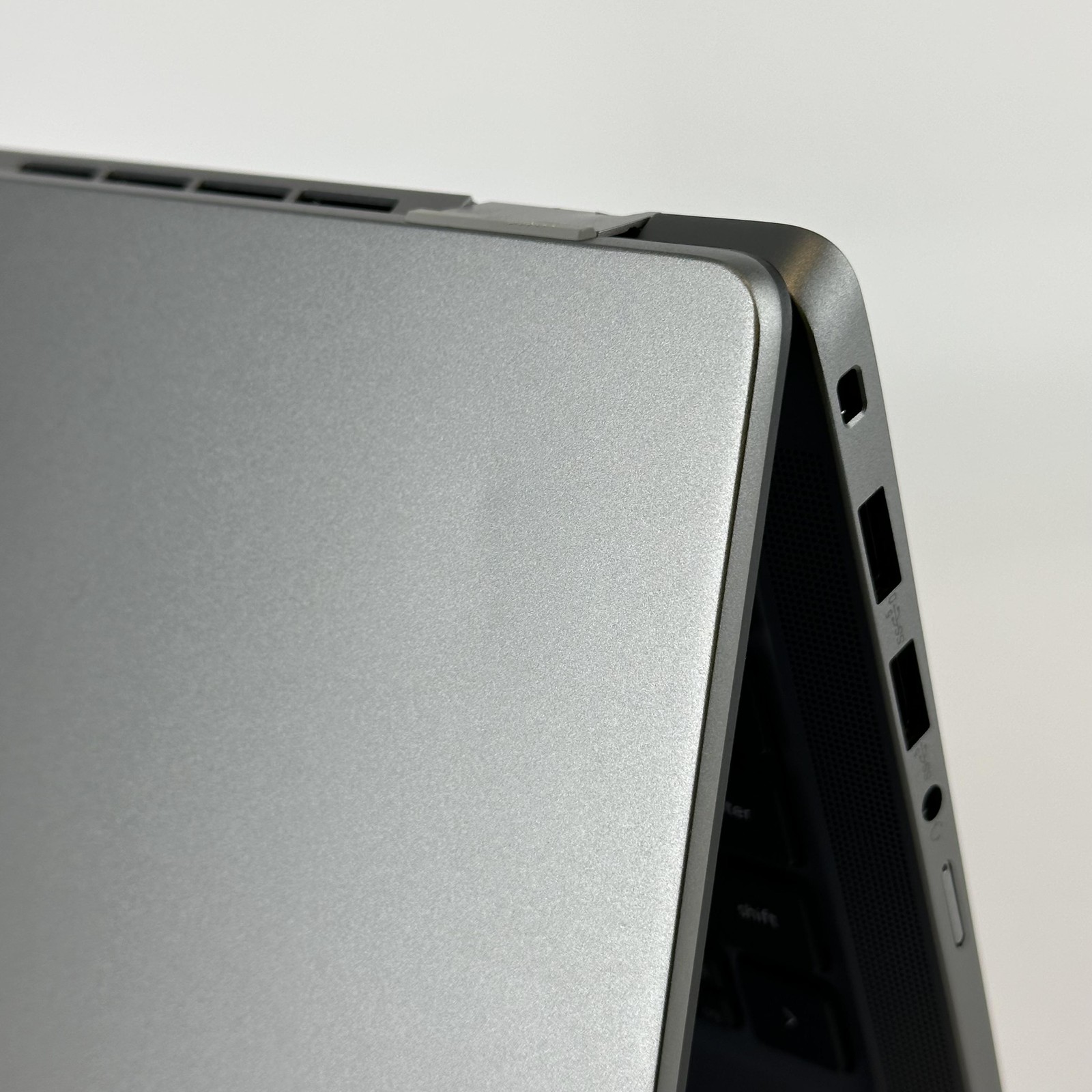 Dell Latitude 7450 14 Gray FHD+ 3.8 GHz Ultra 7 165H 32GB 512GB SSD HINGE SPLIT