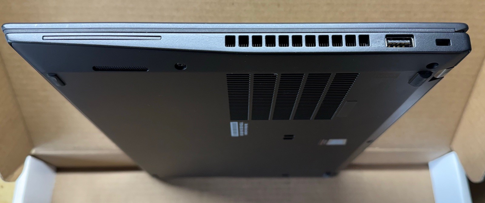 Lenovo Thinkpad T490s i7-8665U 1.9GHz, 8GB, 14″, No Drive, Dock, AC Adapter