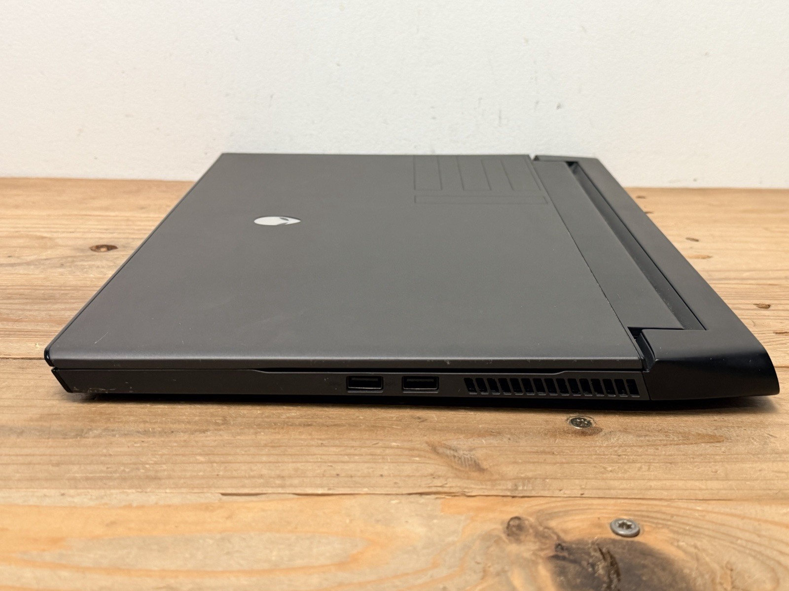 Alienware m15 R2 Gaming Laptop | i7-9750H | RTX 2070 Max-Q 8GB | 16GB RAM | Whit