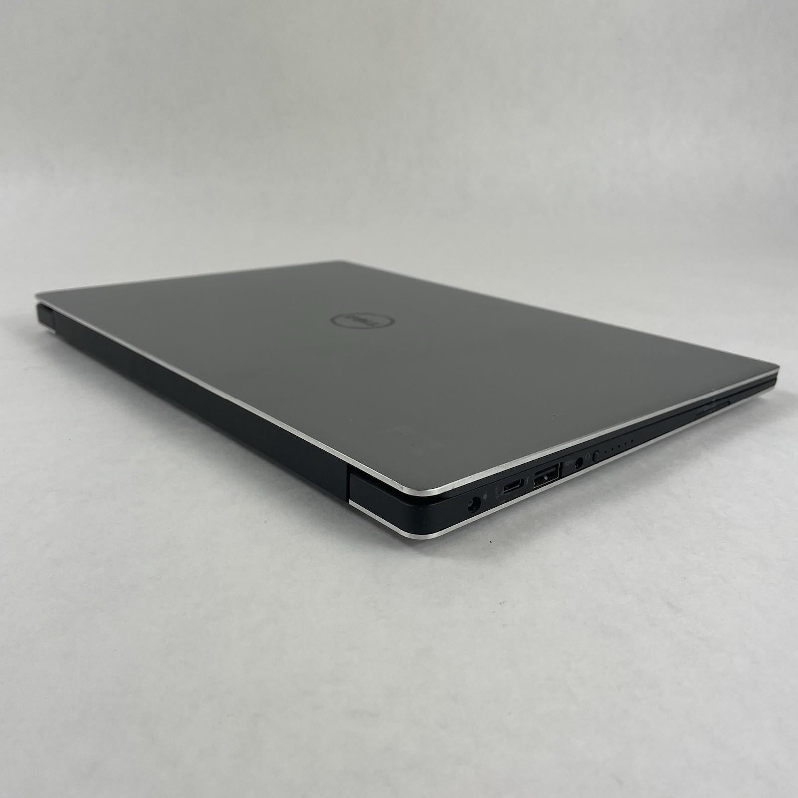 Dell XPS 13 9360 13.3″ i5-7200U 2.50 GHz 4 GB RAM No SSD/OS/AC/Battery