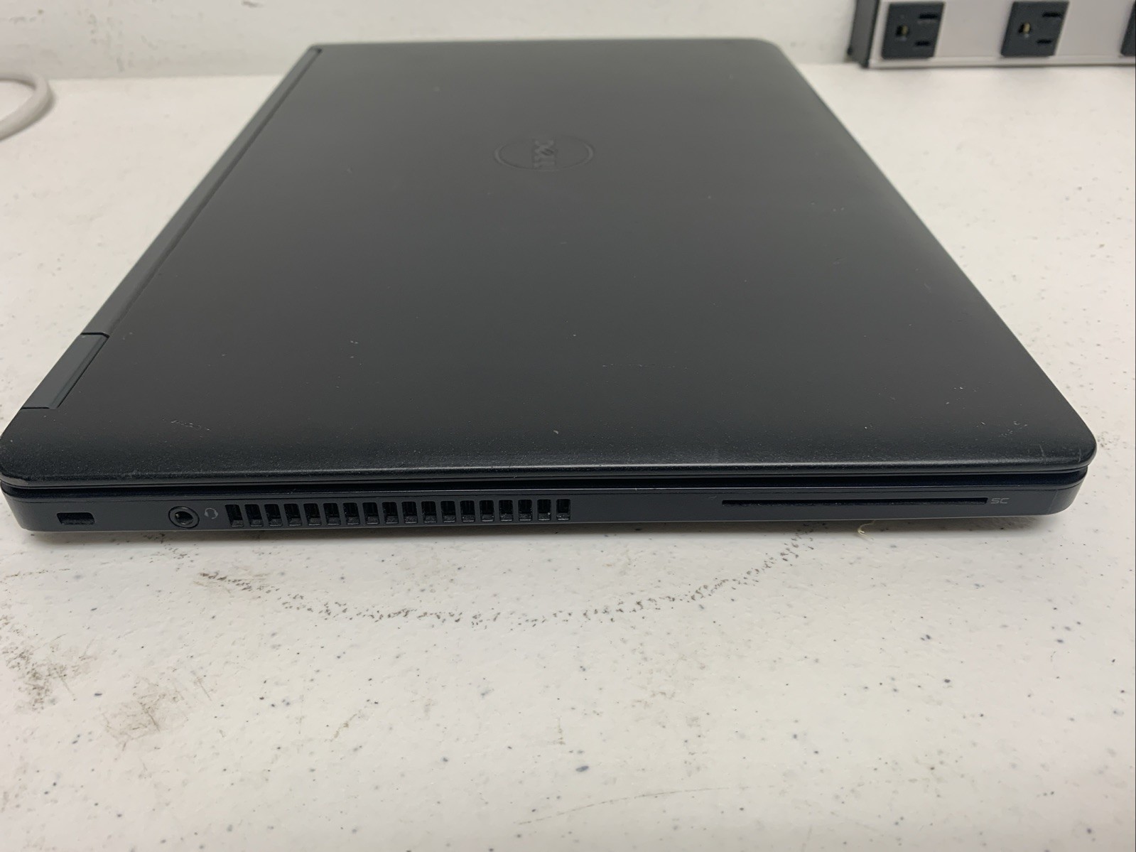 Dell Latitude E5450/Intel i5-5300U /8GB RAM /256 GB SSD /Windows 11 + Chrger