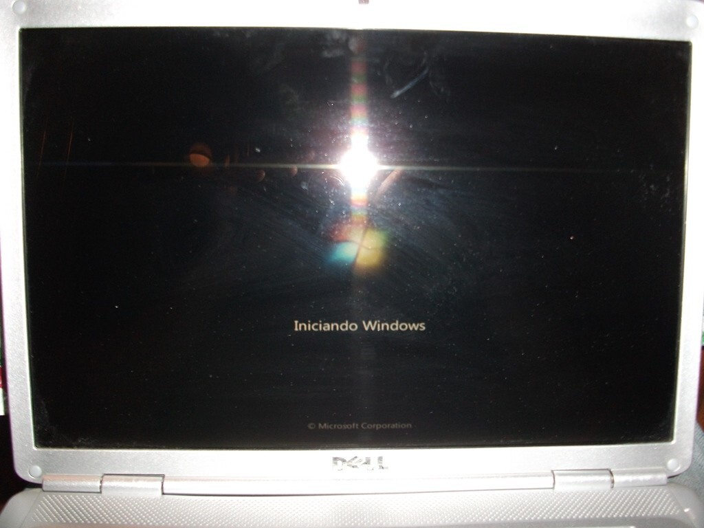 DELL Inspiron 1525 Laptop Boots To Windows 7; Comes with Charger; 2GB RAM, T3200