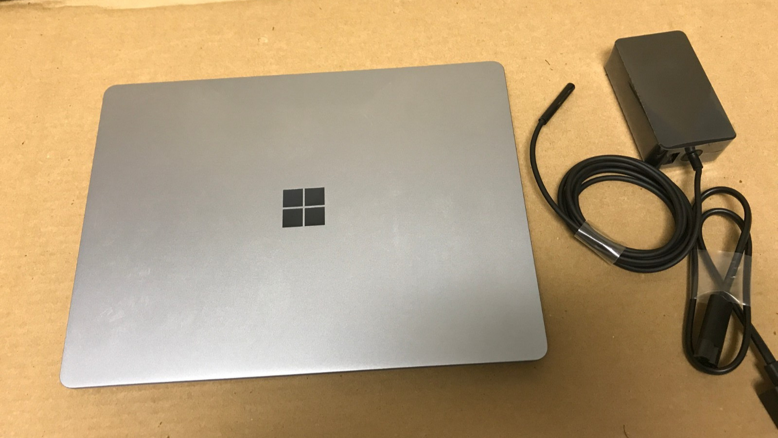 Microsoft Surface Laptop Go 1943 12.4″ i5-1035G1 1.0GHz 256GB SSD 16GB RAM Win11