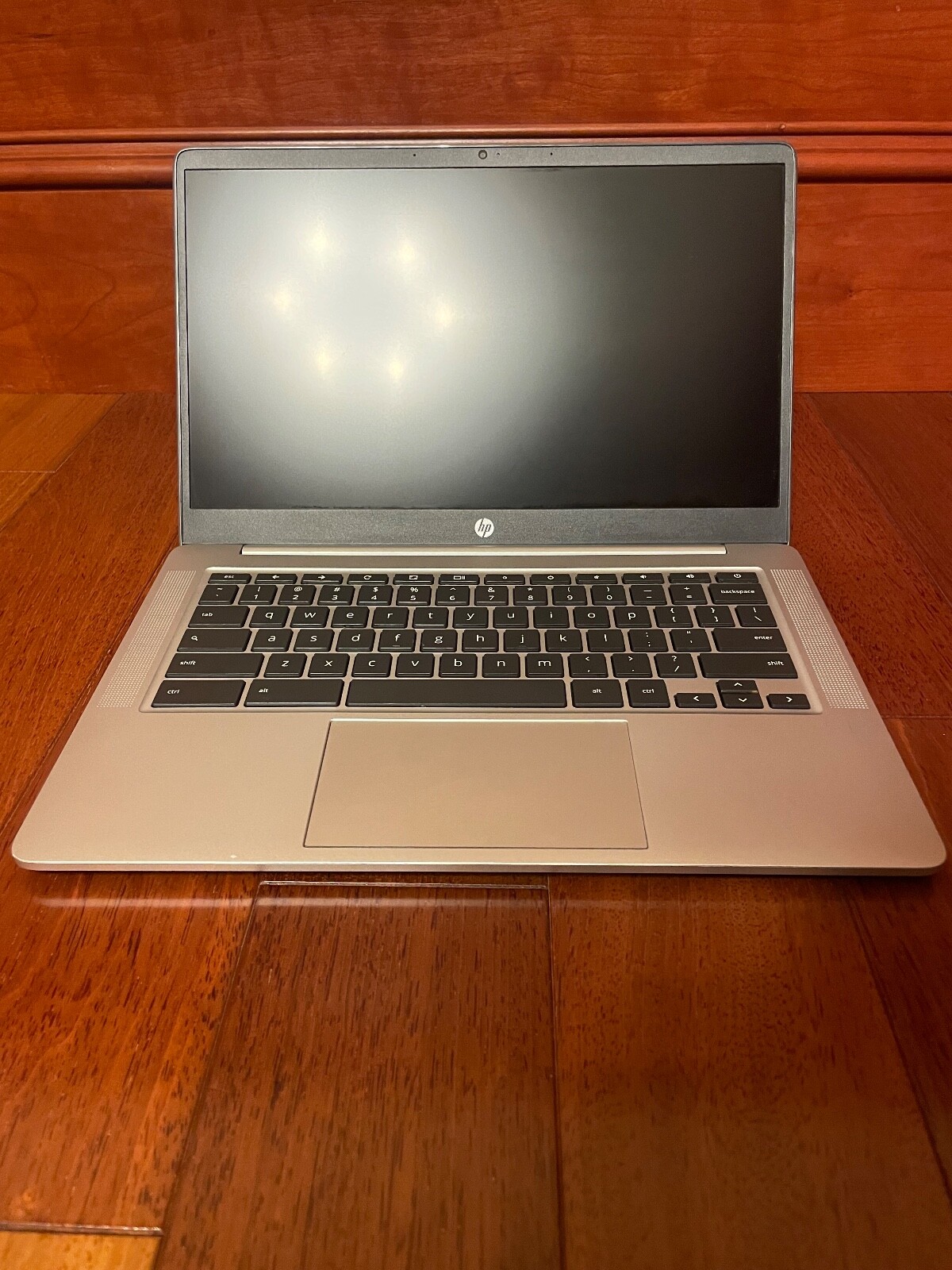 hp chromebook 14 inch, 4gb, 14a-na0023cl great working condition with charger