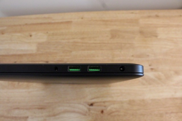 Razer Blade 15 Gaming Laptop i7-7700HQ GTX 1060 16GB RAM 1TB SSD