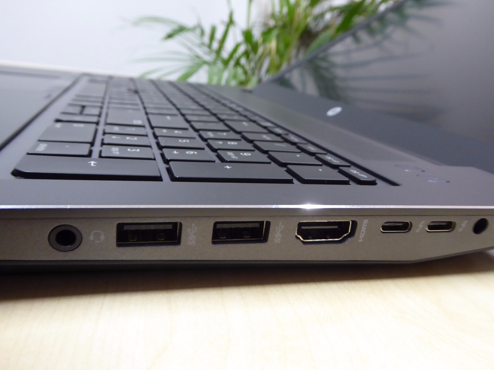 HP ZBOOK 15 G4, RUSSIA+ ENGLISH: i7-QUAD 32GB AMD WX4150 RUSSIAN US ENGLISH