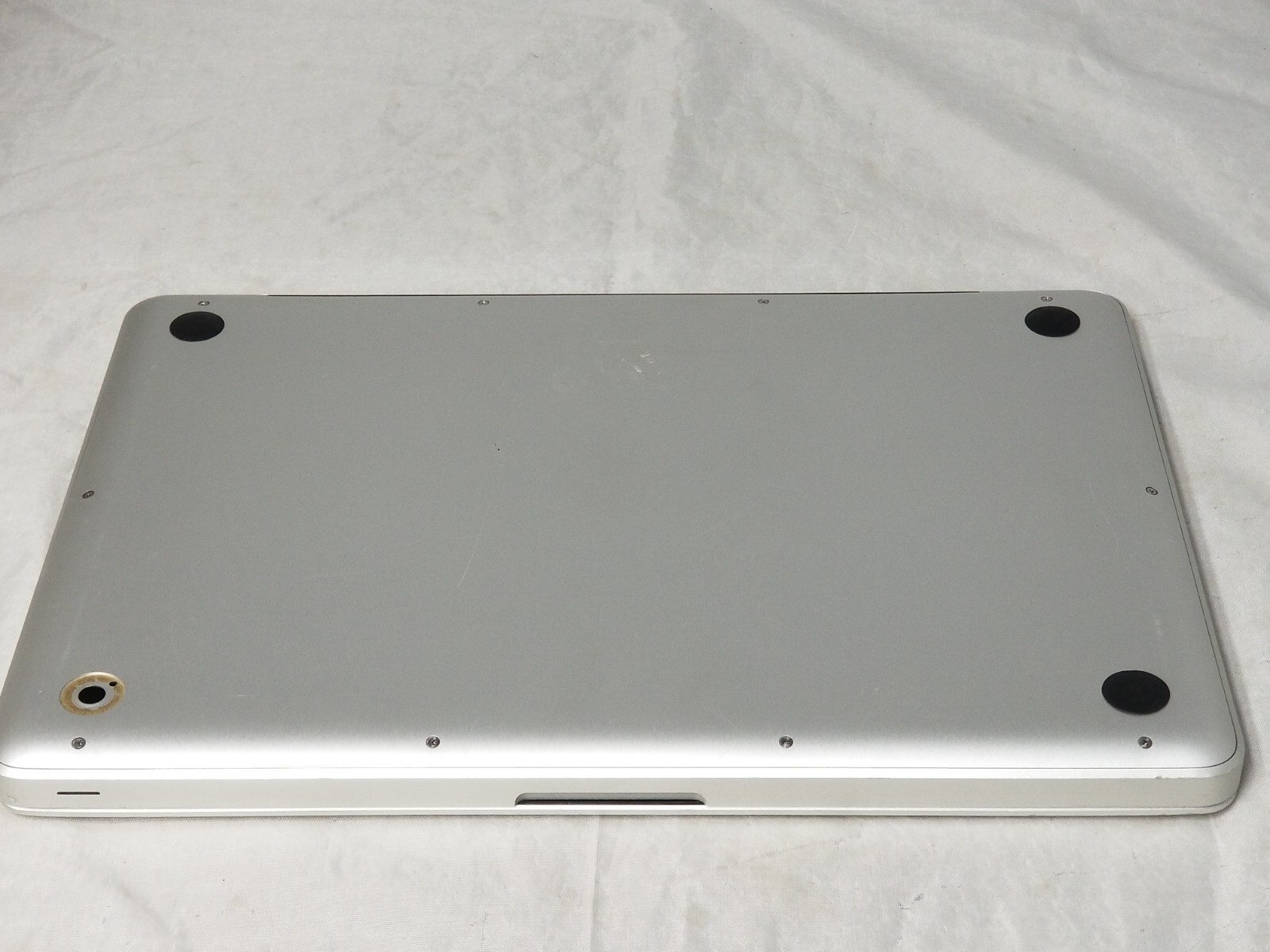 APPLE MACBOOK PRO LAPTOP 13″ 2.26GHZ MID-2009 4GB RAM NO HD/ NO Os