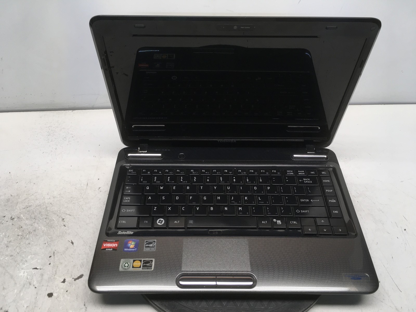 Toshiba Satellite L645D-S4030 AMD Turion II P520 2.3GHz 4 GB NO HDD No Batt