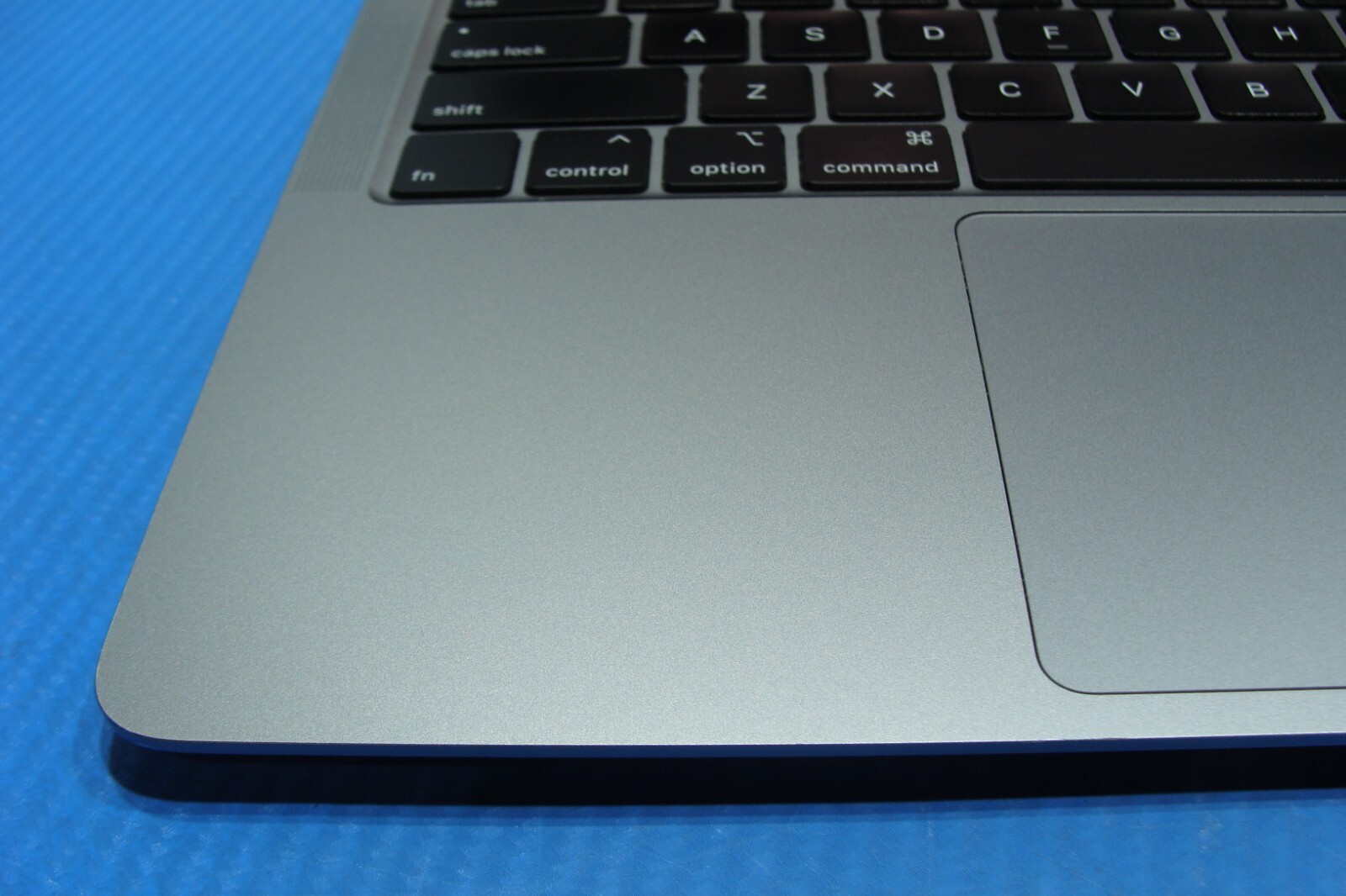 Apple MacBook Air 13″ A2179/BTO (2020) i7-1060NG7 1.2GHz 16GB 256GB OS Ventura