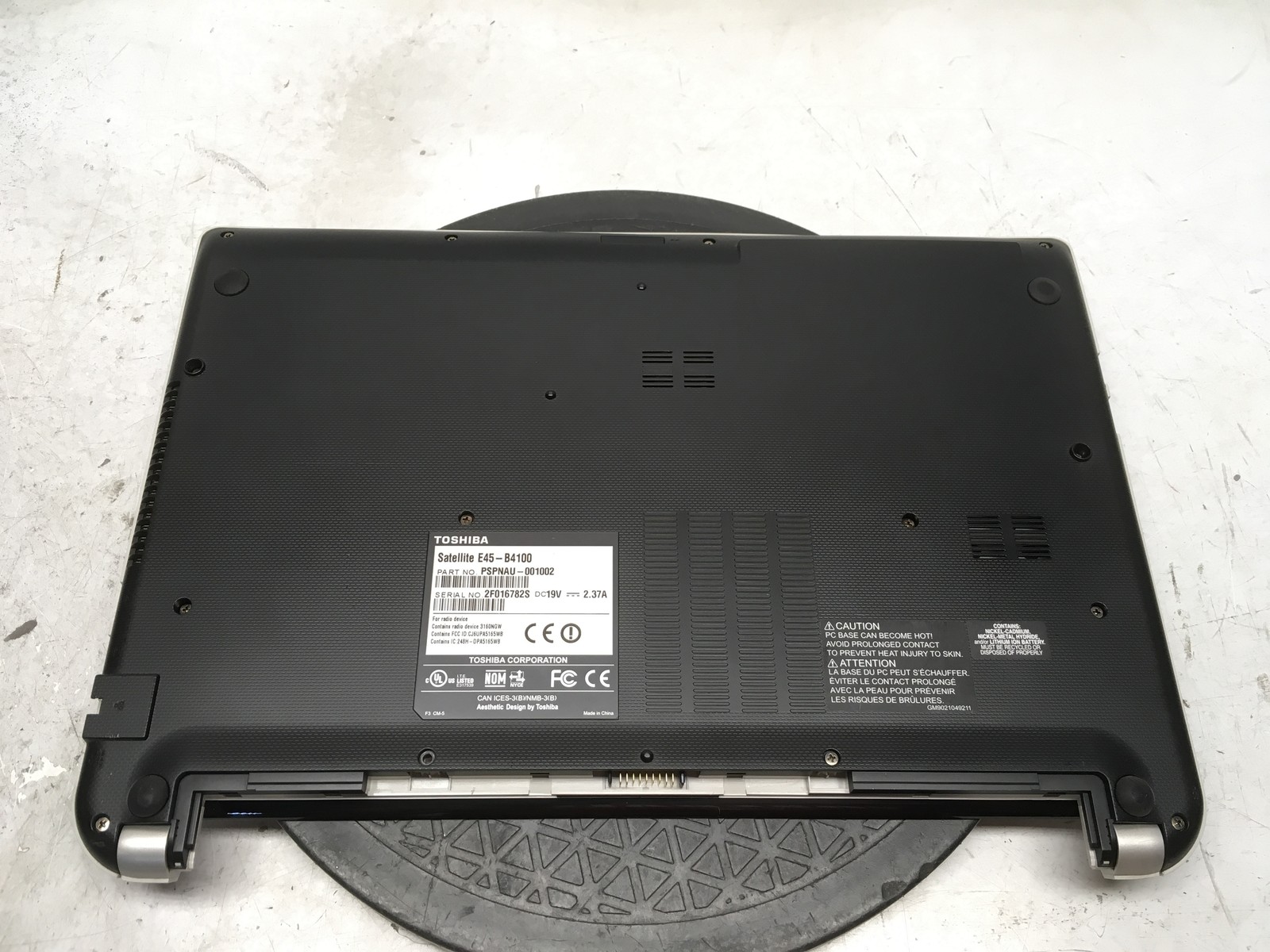 Toshiba Satellite E45-B4100 Intel i5-5200U 2.2GHz 6 GB NO HDD No Batt