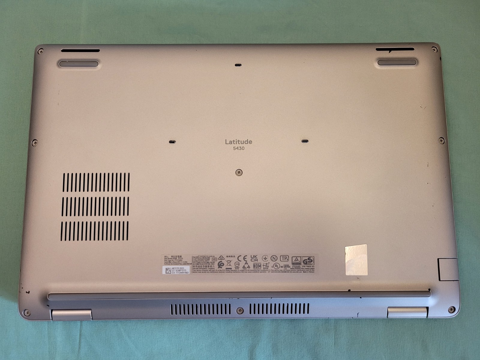 Dell Latitude 5430 14″ i5-1235U 16GB RAM NO SSD/OS