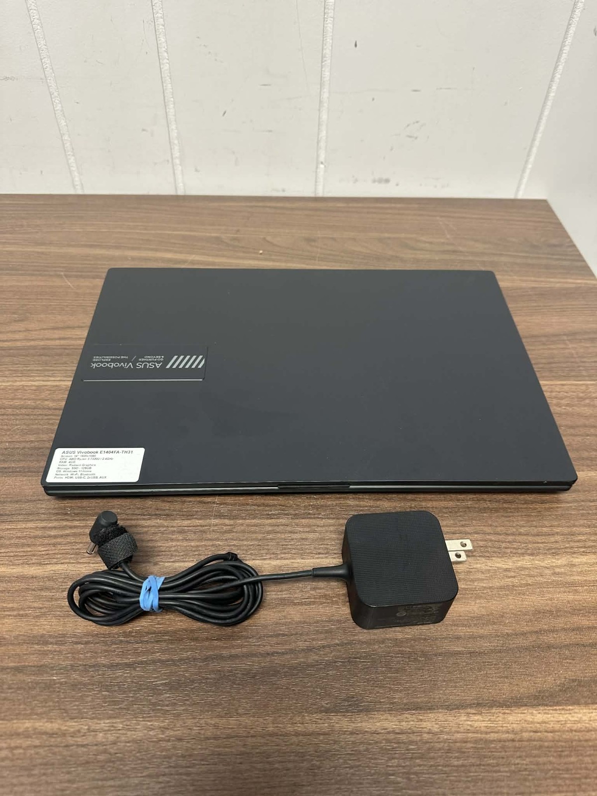 ASUS Vivobook E1404FA-TH31 14 Inch AMD Ryzen 3 7320U 2.4 GHz 4 GB RAM 128