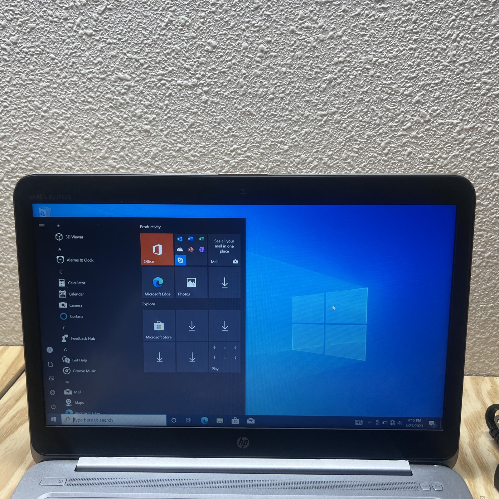 HP EliteBook Folio 1040 G3 Core i5-6300U 2.4 GHz 8 GB 256 GB SSD Windows 10 Pro