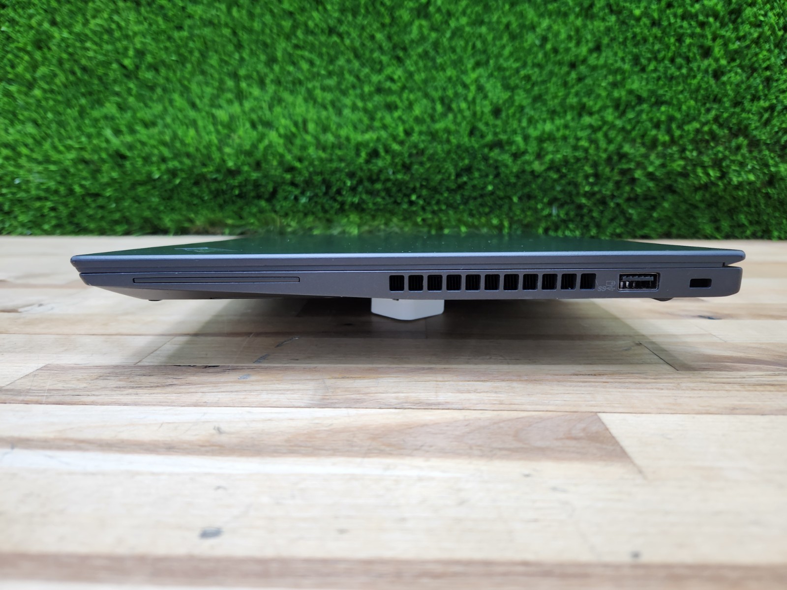Lenovo ThinkPad T490s FHD Touchscreen i7-8665U 16GB 256GB SSD Windows 11 Pro ~