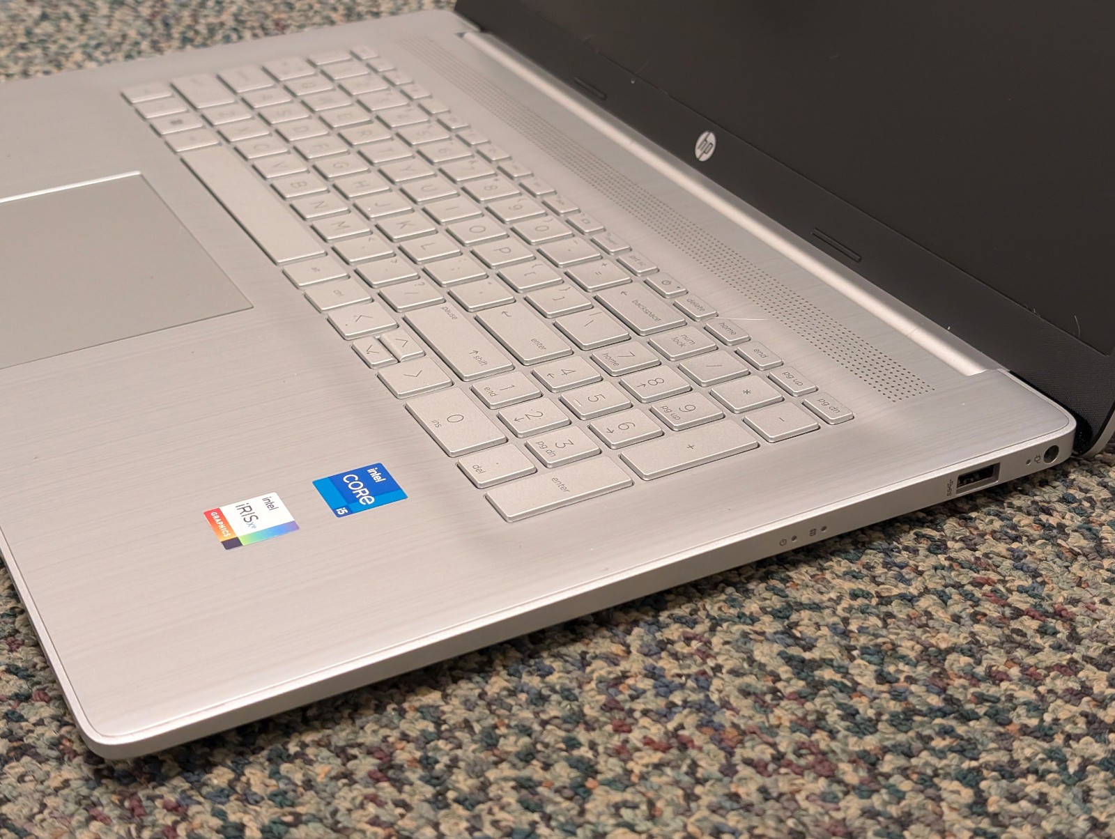 *READ* HP 17-cn0025nr Laptop PC 17.3″ i5-1135G7 No RAM/SSD *DOESN’T POWER ON*