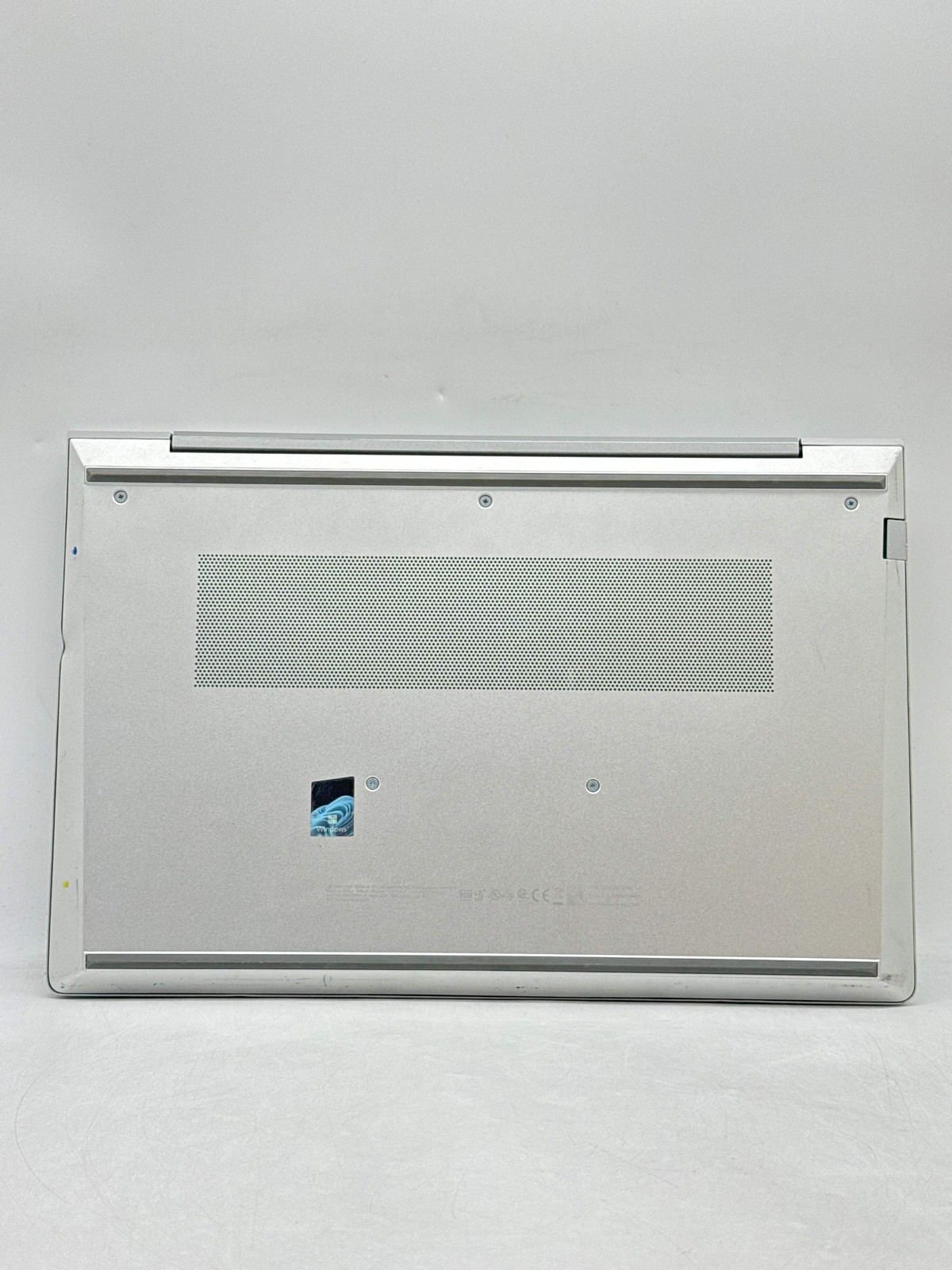 HP EliteBook 640 G10 14.0″ Touch Core i5-1335U 256GB SSD 8GB RAM – Screen Marks