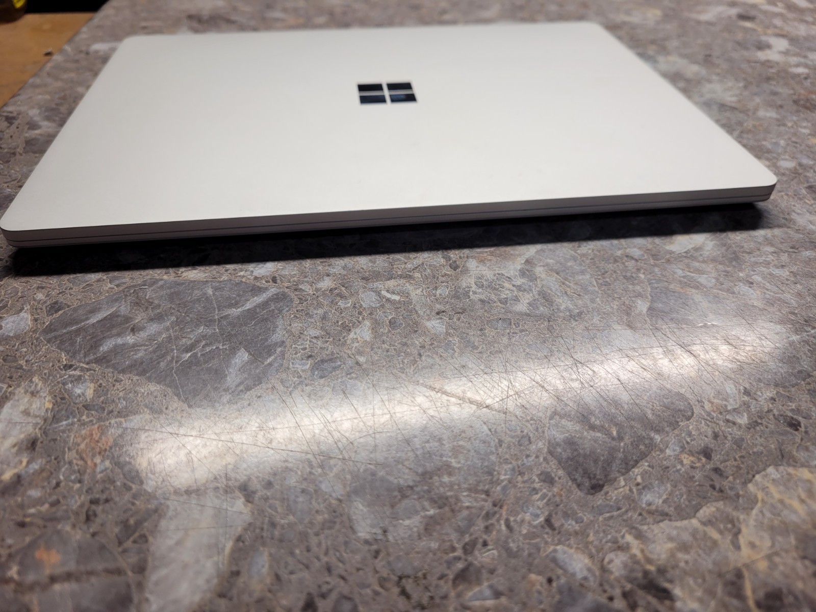 Microsoft Surface Laptop Go 1943 i5 1035G1 1.0GHZ 12.4″ 8GB 128GB Win 11 Mouse