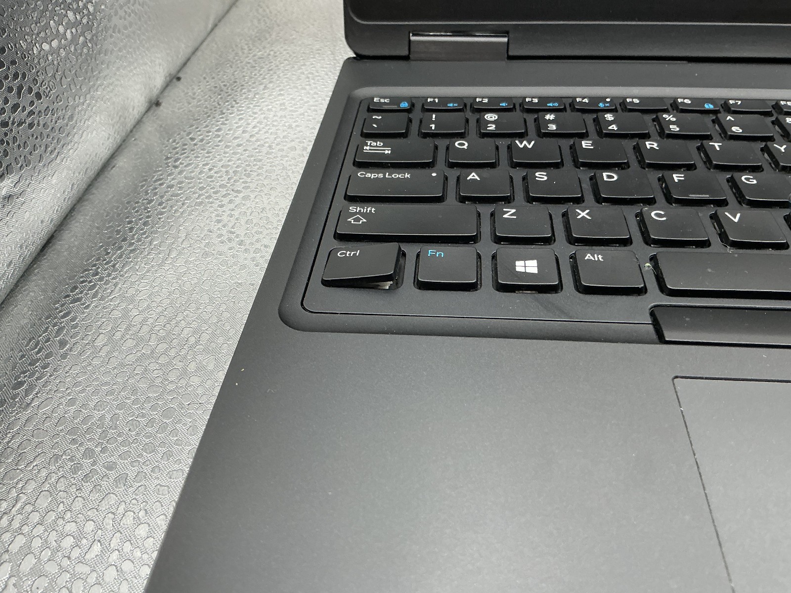 Dell Latitude 5590 15.6″, i5-8250U @ 1.60GHz, 16GB RAM, 256GB SSD, Win 11 Pro
