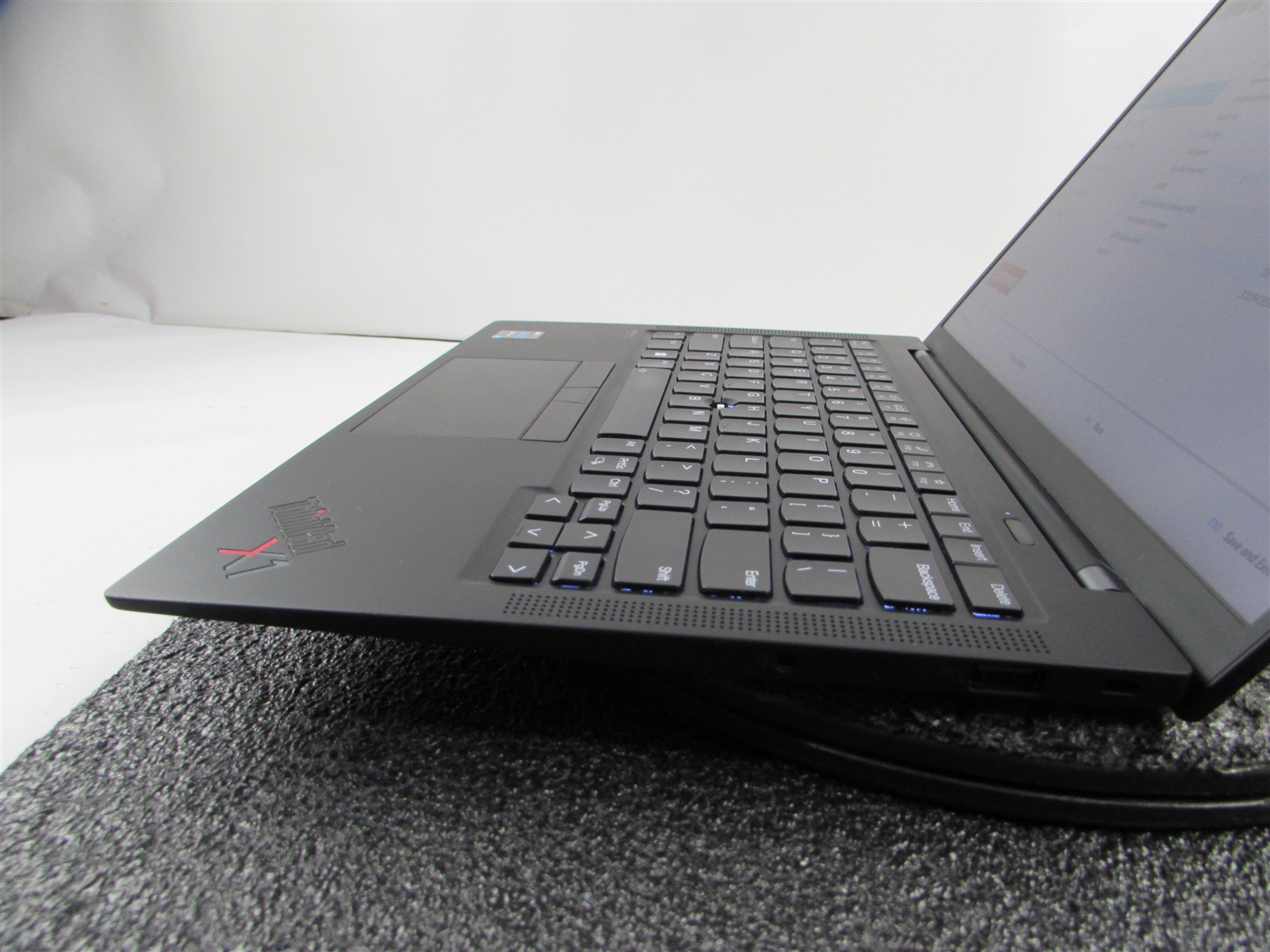 LENOVO THINKPAD X1 CARBON (9TH GEN) CORE I7-1185G7 NO SSD 16GB RAM NO O.S