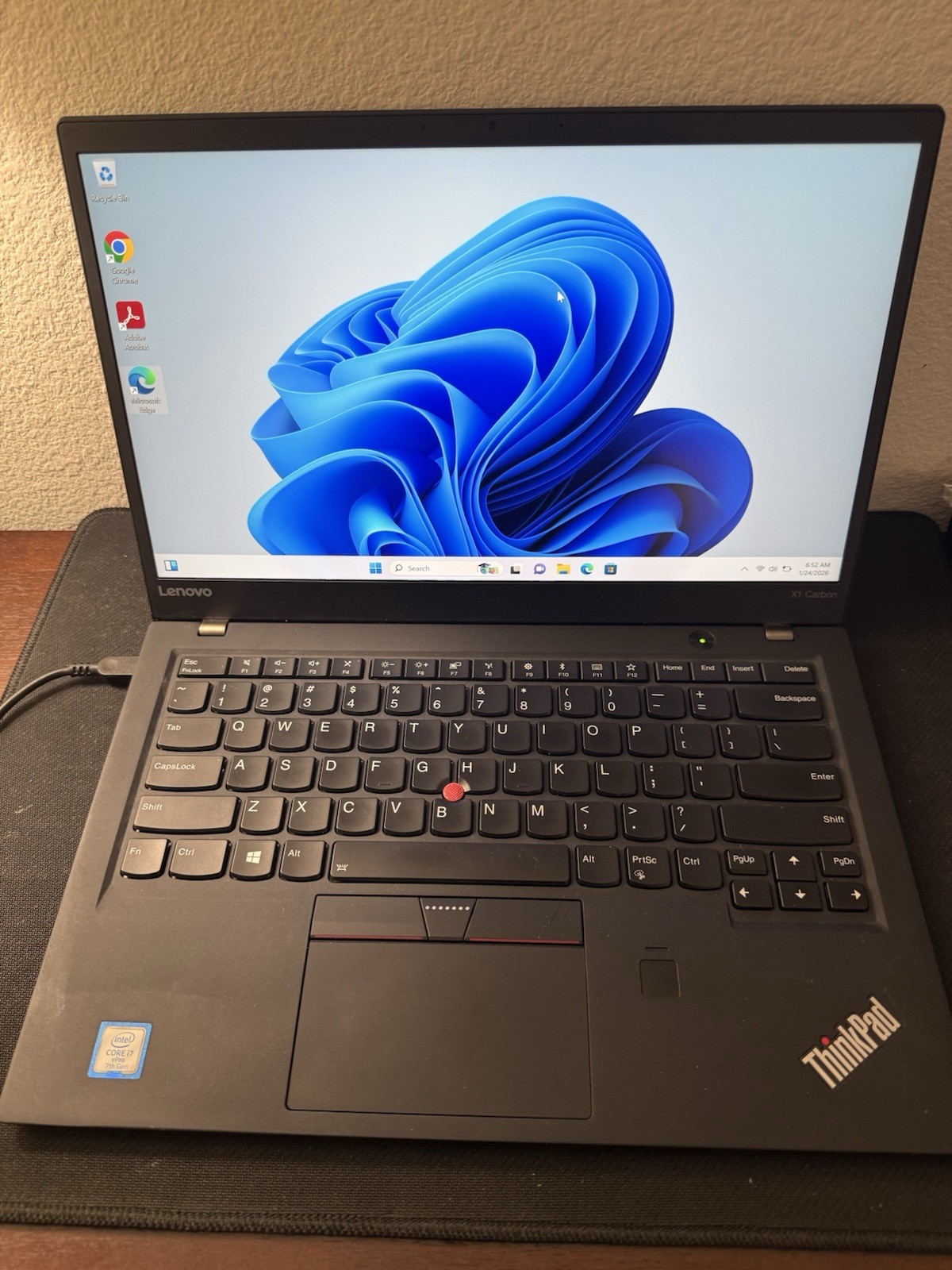 Lenovo ThinkPad X1 Carbon 14 inch (512GB, Intel Core i7 7th Gen., 2.80GHz, 16GB)