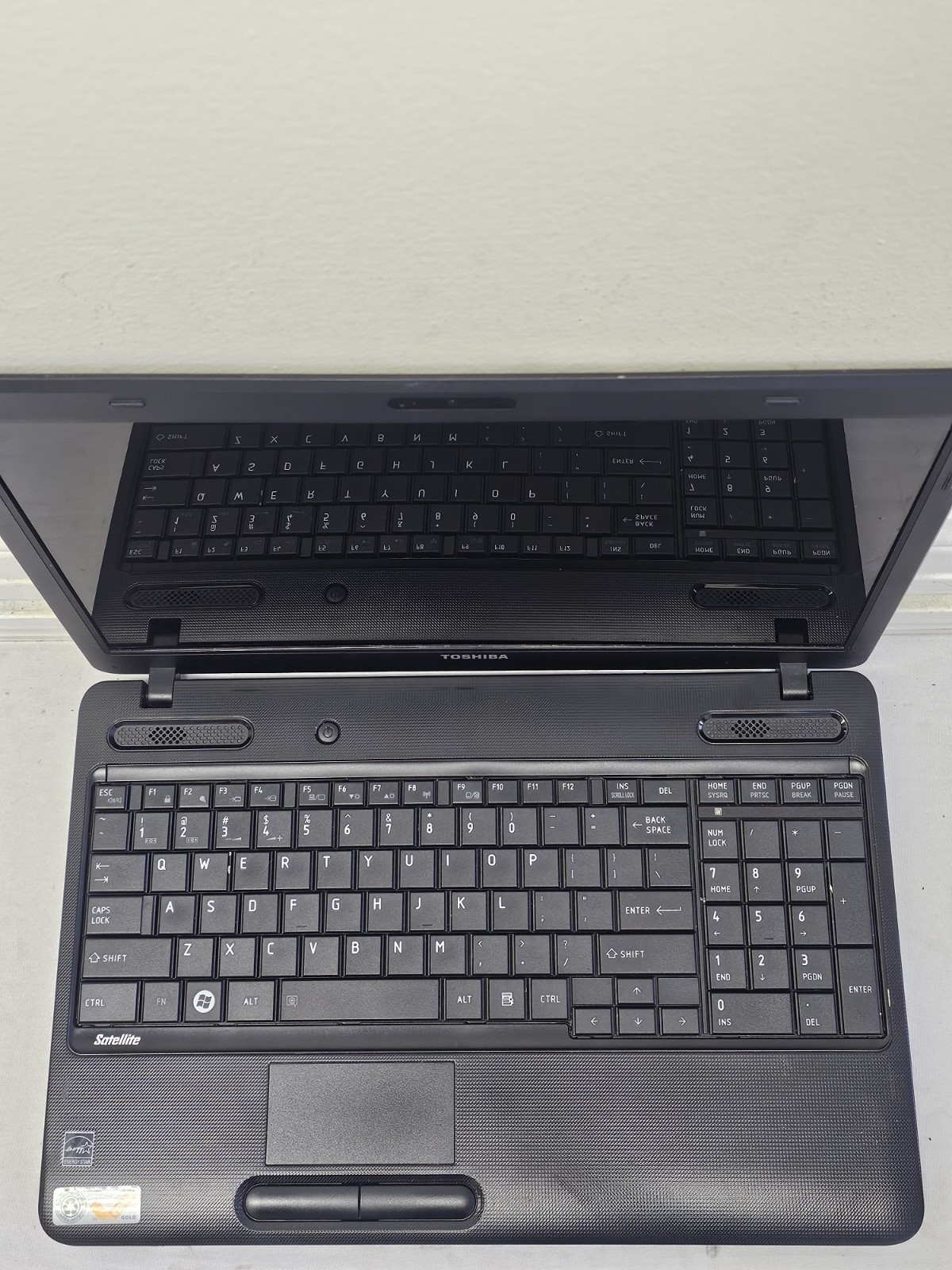 Toshiba Satellite C655D Laptop – AMD E-300 – 4GB RAM – 320GB HDD RUNS SLOW READ