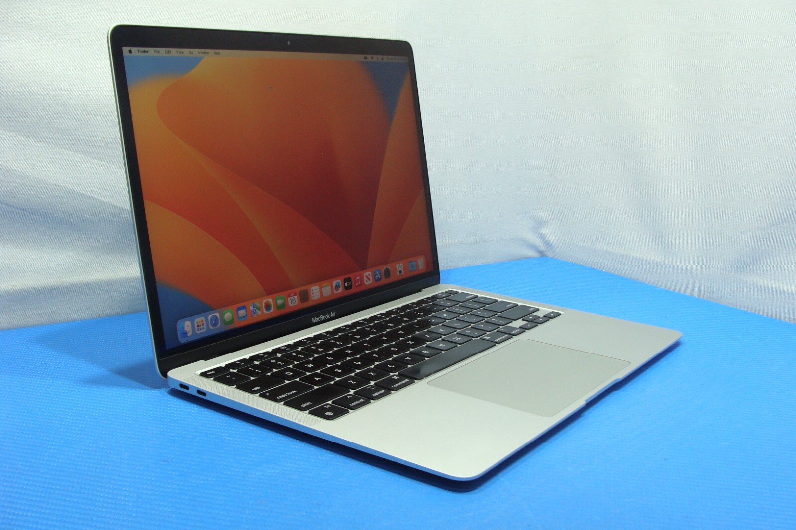 Apple MacBook Air A2337 13.3″ M1 (2020) 8CPU/7GPU 8GB 256GB MGN63LL/A OS Ventura