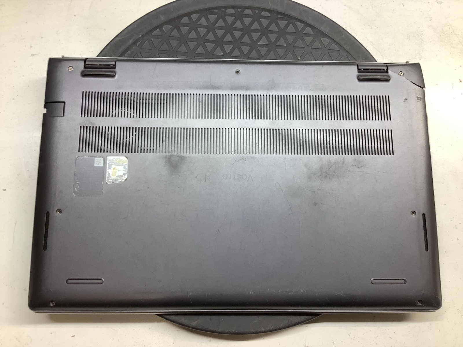Dell Vostro 14 5410 Intel Core i7-11370 NO HDD – For Parts/Repair