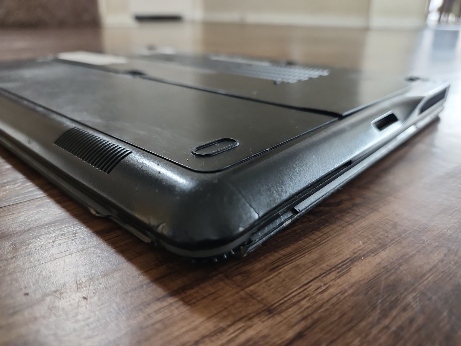 Dell Latitude E7450 14″ Intel i5-5300U 16 GB Case DMG No SSD BATT 69%