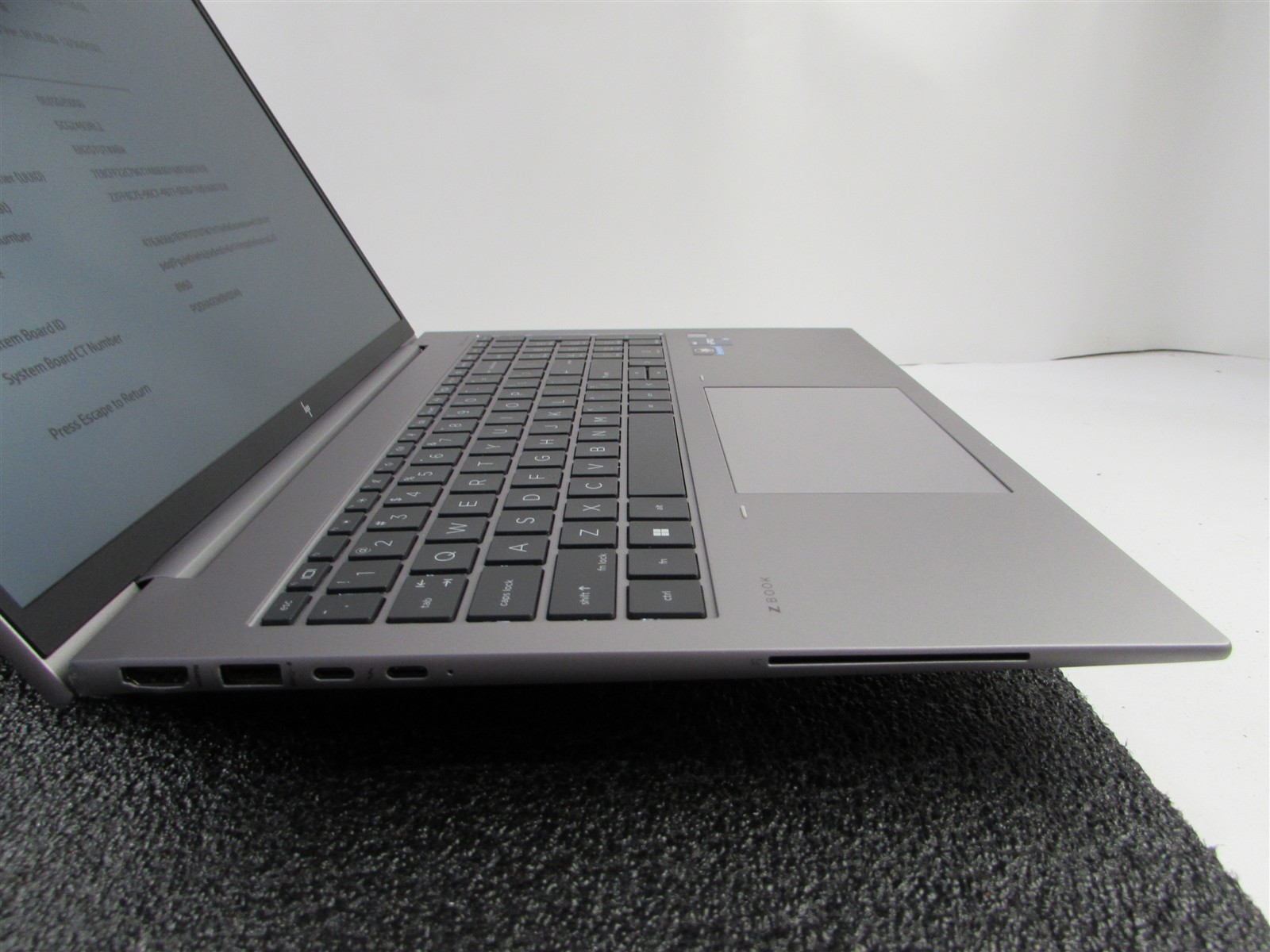 HP ZBOOK FIREFLY 16 (G9) 1920X1080 FHD I7-1265U 512GB SSD 16GB RAM NO O.S