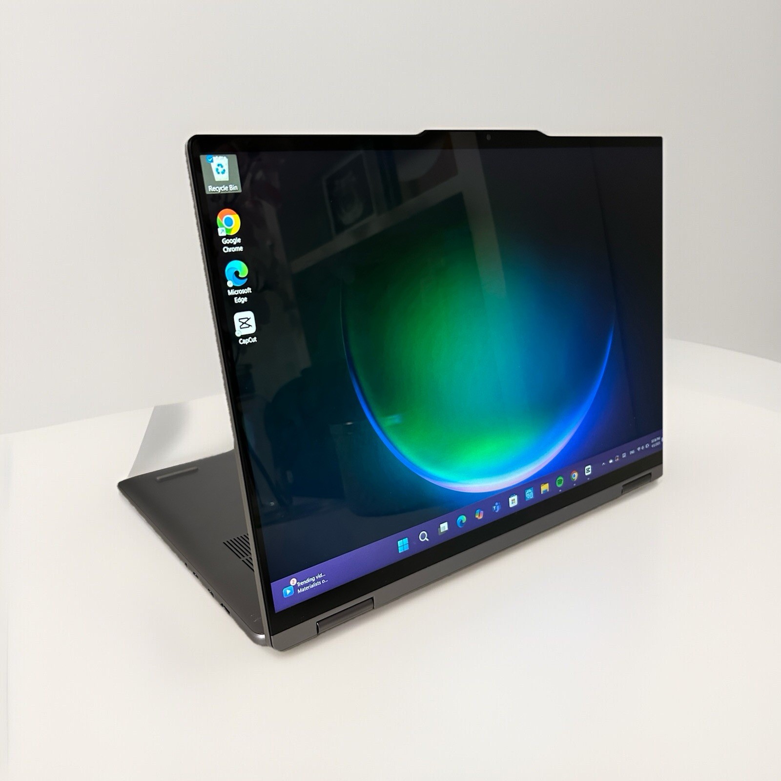 Lenovo Yoga 7i 2-in-1 Laptop 16″ Touchscreen – Used/ Good